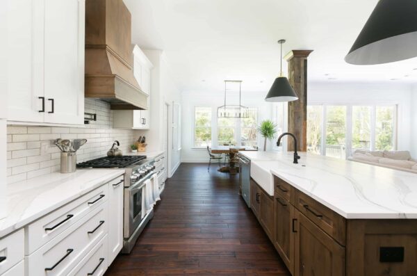 Farmhouse White Shaker Kitchen Cabinet with Island